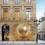 King Size Beds - Zen Monceau Apartment Paris